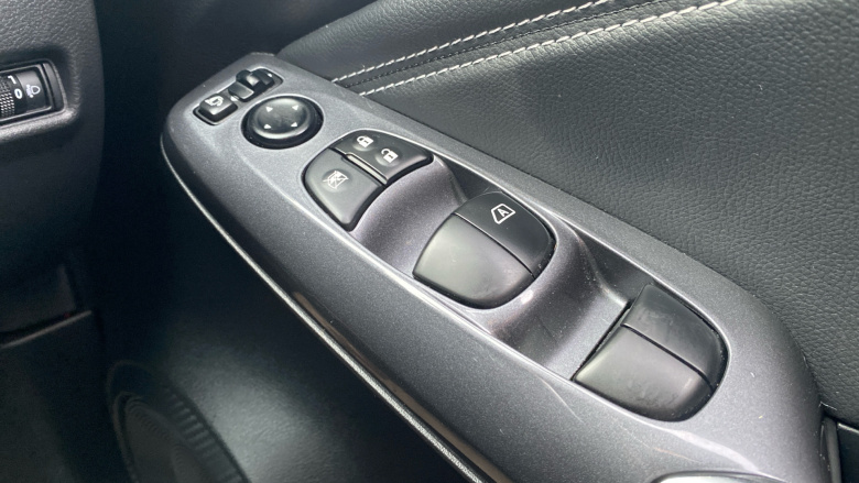 Nissan Juke 1.0 DiG-T 114 Tekna 5dr Petrol Hatchback